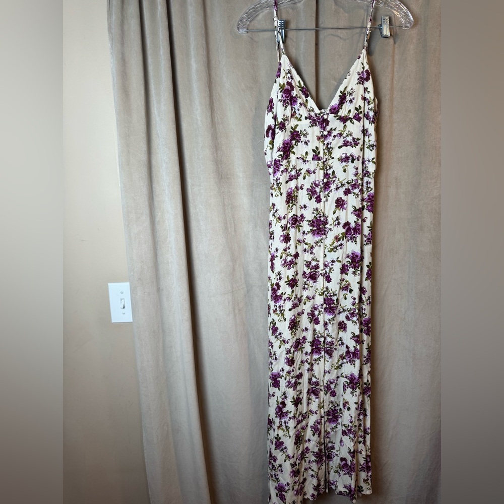 Chic Floral Midi Dress in floral Purple and‎ Cream